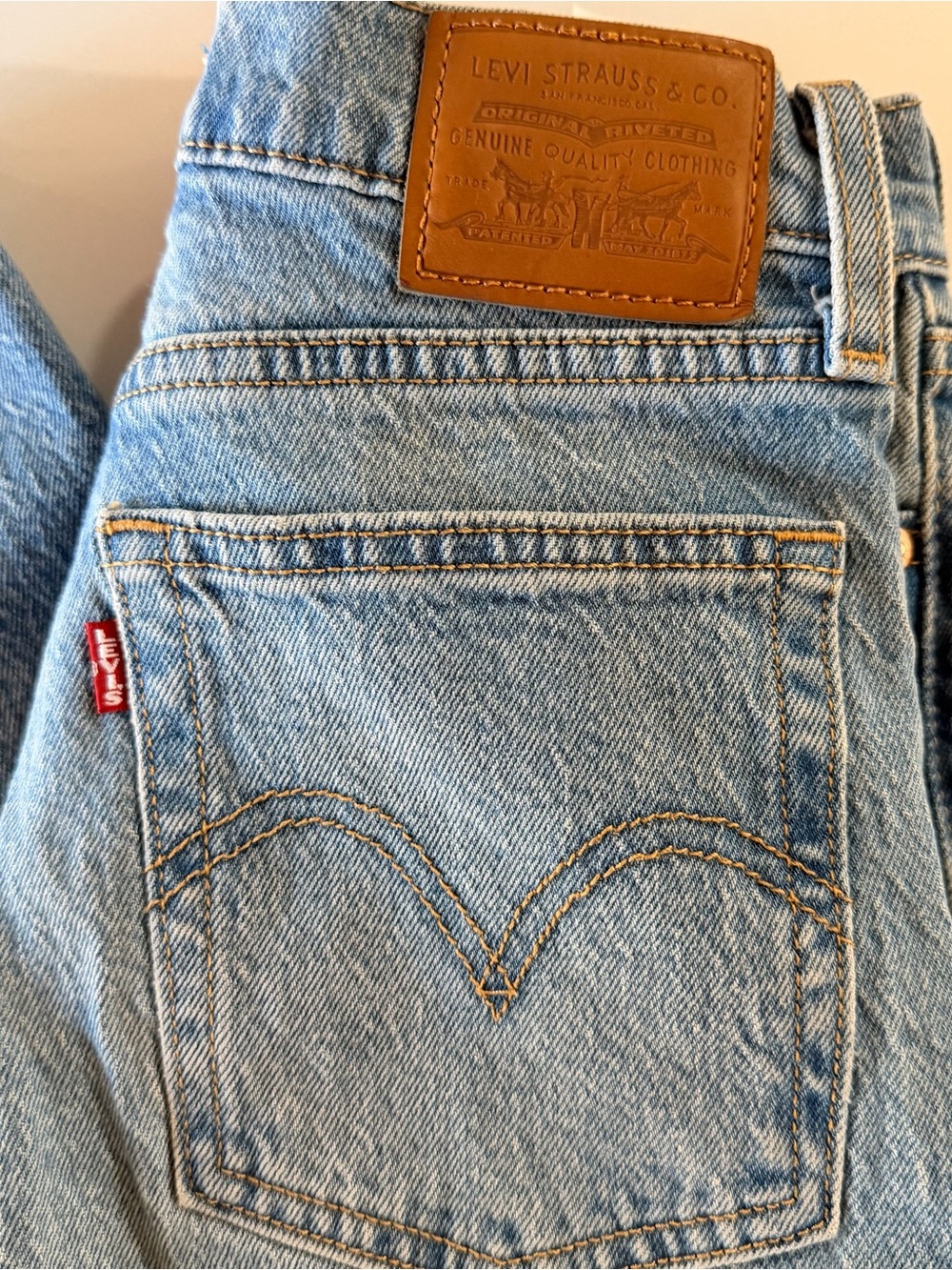 LEVIS Wedgie Icon Fit Jeans Button Fly High Rise Light Wash size 24